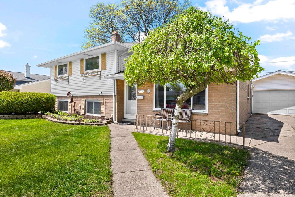 8607 Leslie Drive, Sterling Heights, MI 48314