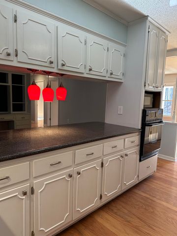 141 PECAN ST, Selmer, TN 38375