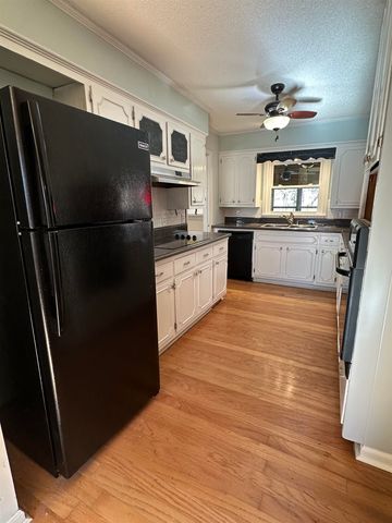 141 PECAN ST, Selmer, TN 38375