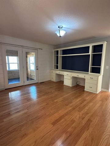 141 PECAN ST, Selmer, TN 38375