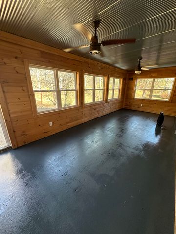 141 PECAN ST, Selmer, TN 38375