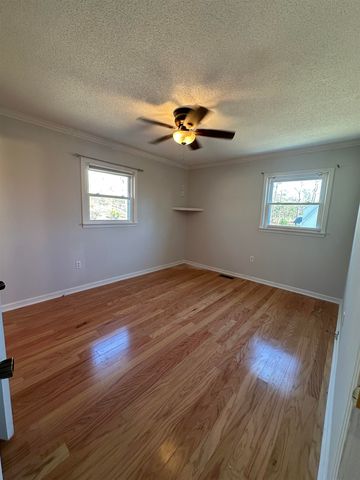 141 PECAN ST, Selmer, TN 38375