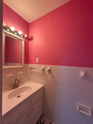 141 PECAN ST, Selmer, TN 38375