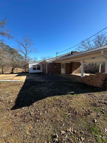 141 PECAN ST, Selmer, TN 38375