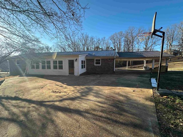 141 PECAN ST, Selmer, TN 38375