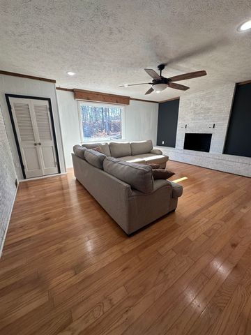 141 PECAN ST, Selmer, TN 38375