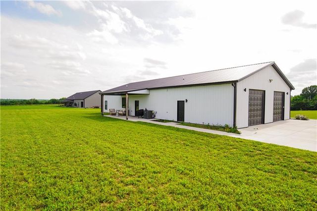8009 S Enochs Mills Road, Grain Valley, MO 64029