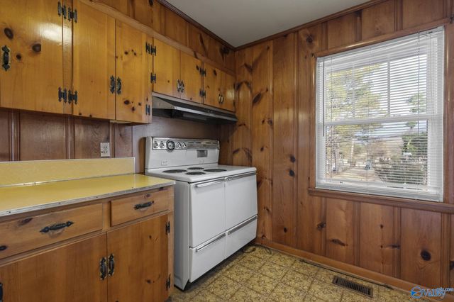 8208 Hickory Hill Lane SE, Huntsville, AL 35802