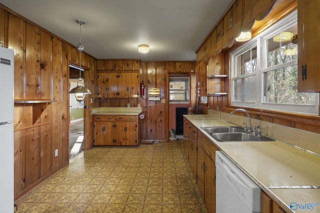 8208 Hickory Hill Lane SE, Huntsville, AL 35802