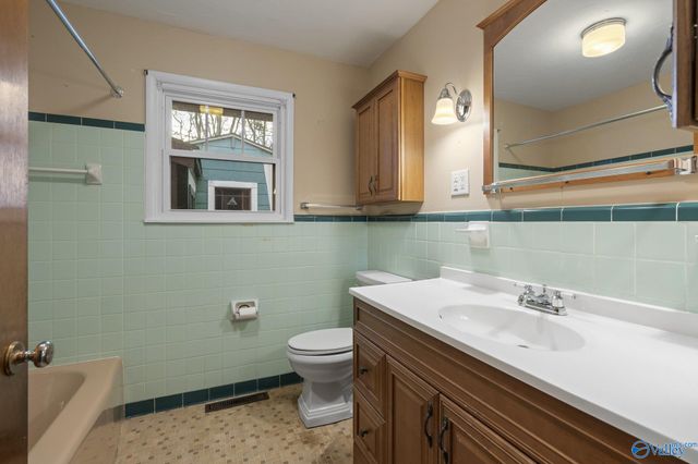 8208 Hickory Hill Lane SE, Huntsville, AL 35802