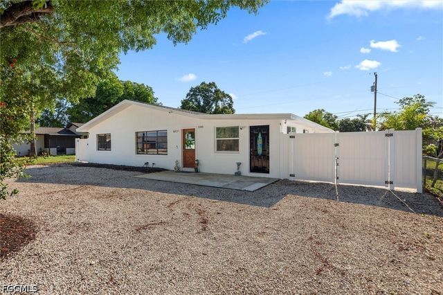 1200 Patterson RD, Cape Coral, FL 33909