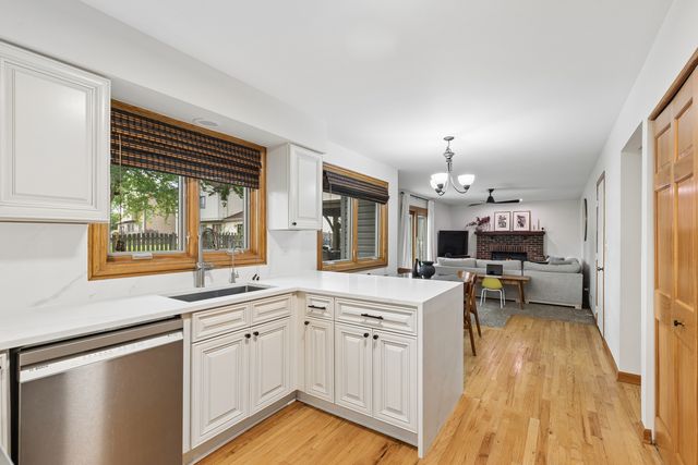 1424 Westport Ridge, Crystal Lake, IL 60014
