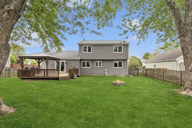 1424 Westport Ridge, Crystal Lake, IL 60014