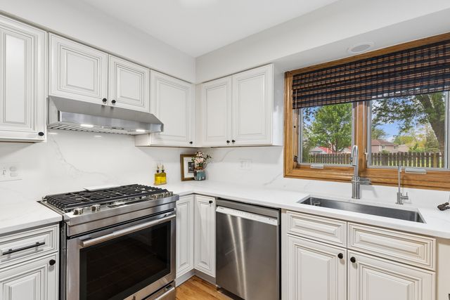 1424 Westport Ridge, Crystal Lake, IL 60014