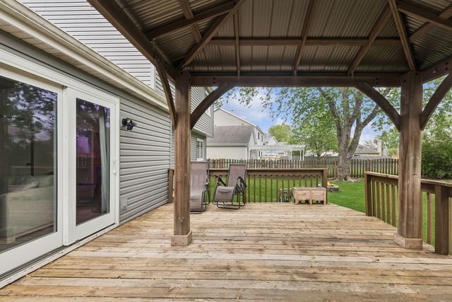 1424 Westport Ridge, Crystal Lake, IL 60014