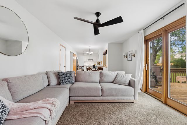 1424 Westport Ridge, Crystal Lake, IL 60014
