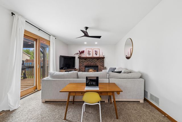 1424 Westport Ridge, Crystal Lake, IL 60014