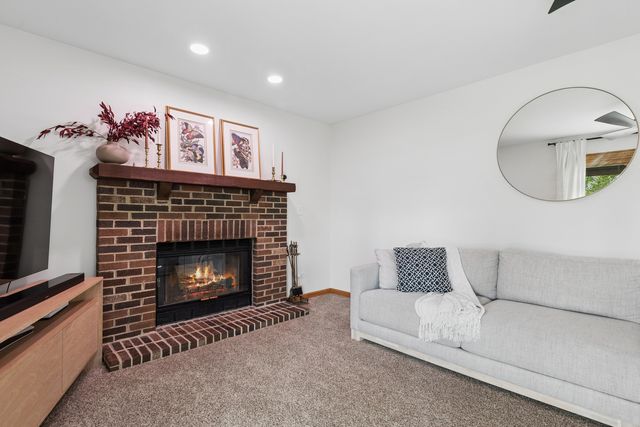 1424 Westport Ridge, Crystal Lake, IL 60014