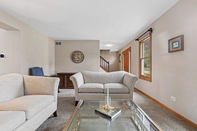 1424 Westport Ridge, Crystal Lake, IL 60014