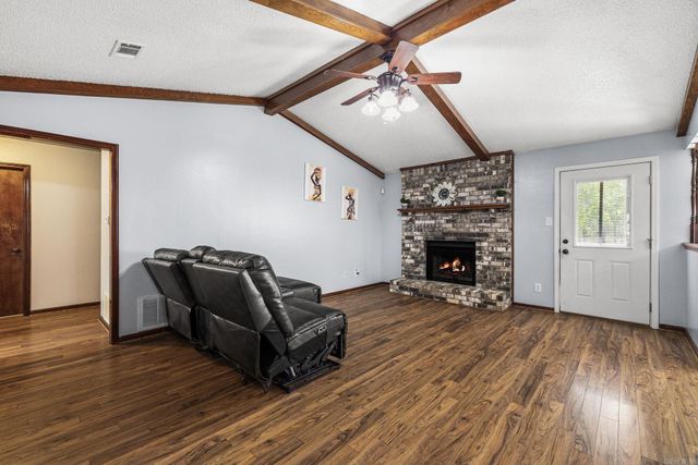 96 Creekwood Drive, Jacksonville, AR 72076