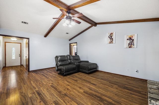 96 Creekwood Drive, Jacksonville, AR 72076