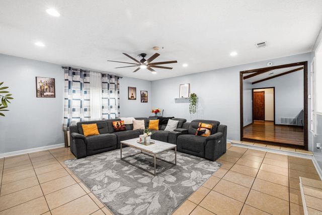 96 Creekwood Drive, Jacksonville, AR 72076