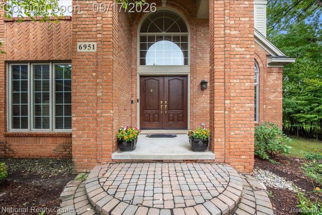 6951 Brook Hollow Court, West Bloomfield Charter Township, MI 48322