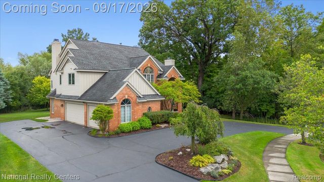 6951 Brook Hollow Court, West Bloomfield Charter Township, MI 48322