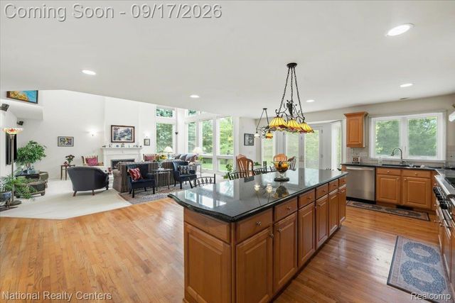 6951 Brook Hollow Court, West Bloomfield Charter Township, MI 48322