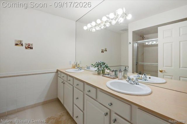 6951 Brook Hollow Court, West Bloomfield Charter Township, MI 48322