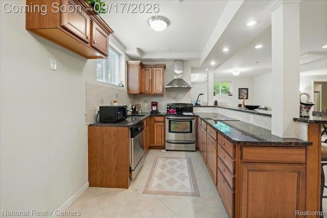 6951 Brook Hollow Court, West Bloomfield Charter Township, MI 48322