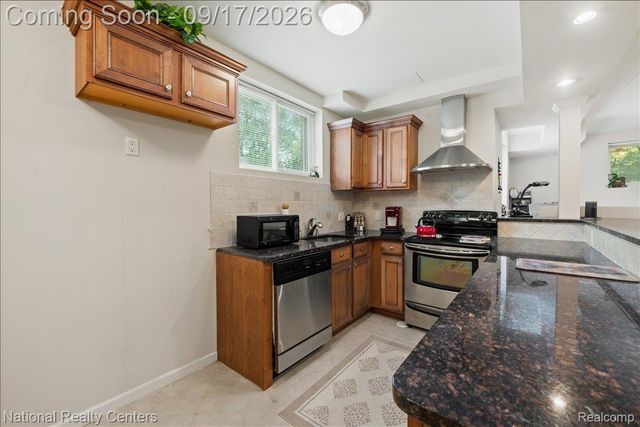 6951 Brook Hollow Court, West Bloomfield Charter Township, MI 48322