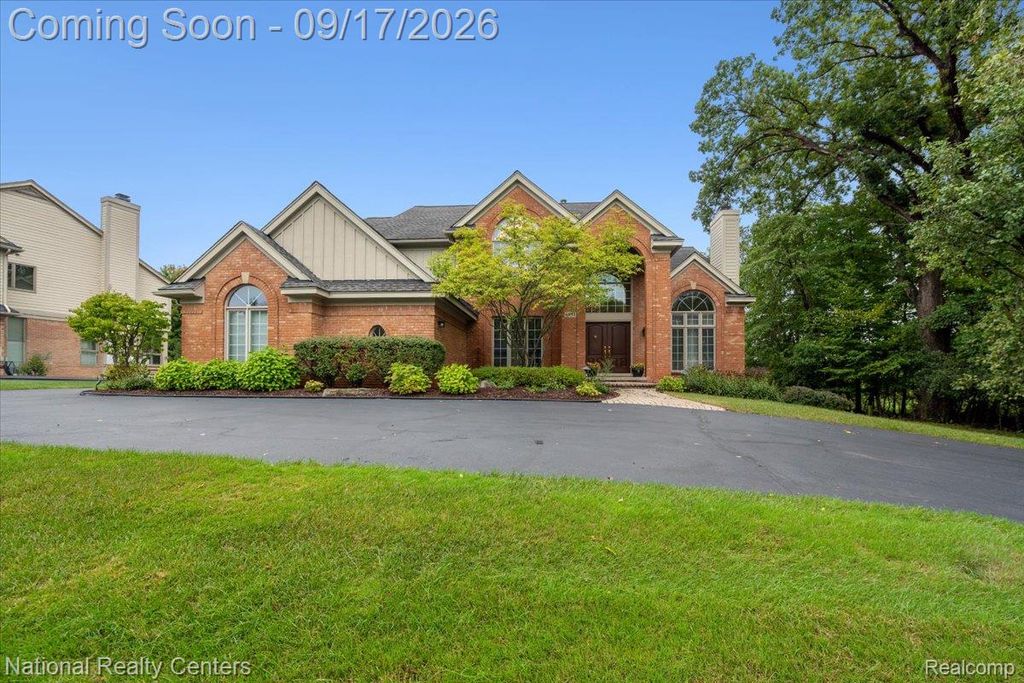 6951 Brook Hollow Court, West Bloomfield Charter Township, MI 48322