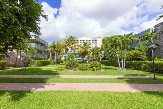 8305 SW 72nd Ave 105A, Miami, FL 33143