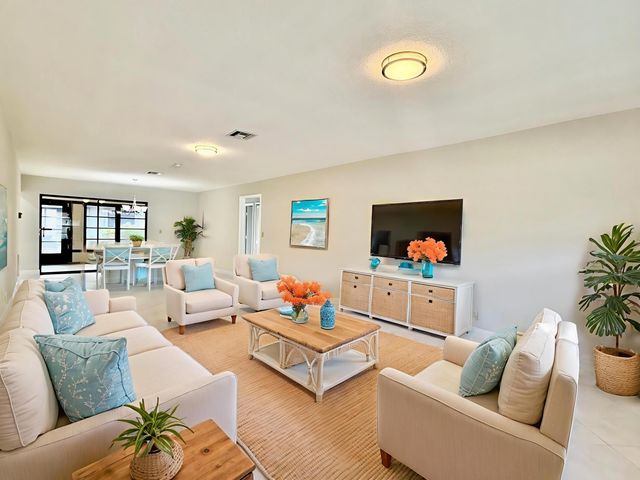 9890 Pecan Tree Drive B, Boynton Beach, FL 33436