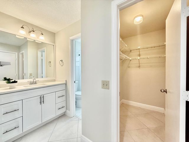 9890 Pecan Tree Drive B, Boynton Beach, FL 33436
