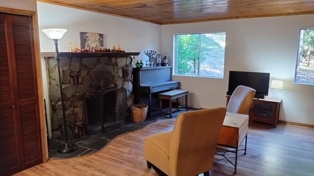 594 Loop Drive, Camp Nelson, CA 93265