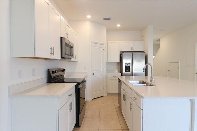 2208 PARAVANE WAY, Wesley Chapel, FL 33543