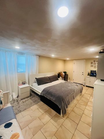 84 Elsie St, Everett, MA 02149