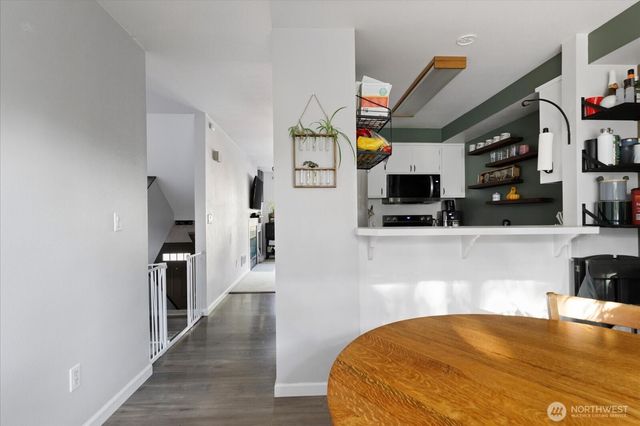 1121 SW Barrington Drive #3, Oak Harbor, WA 98277