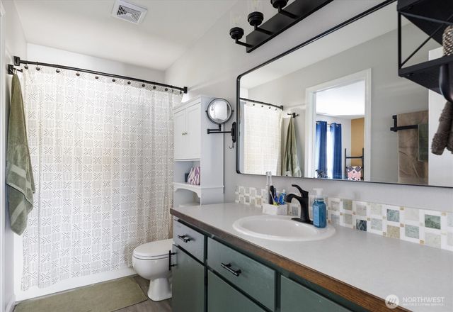 1121 SW Barrington Drive #3, Oak Harbor, WA 98277