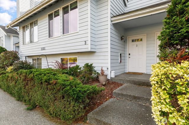 1121 SW Barrington Drive #3, Oak Harbor, WA 98277