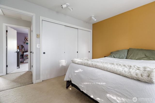 1121 SW Barrington Drive #3, Oak Harbor, WA 98277