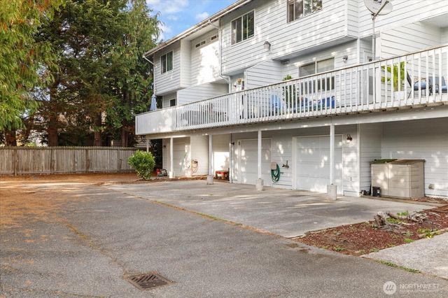 1121 SW Barrington Drive #3, Oak Harbor, WA 98277