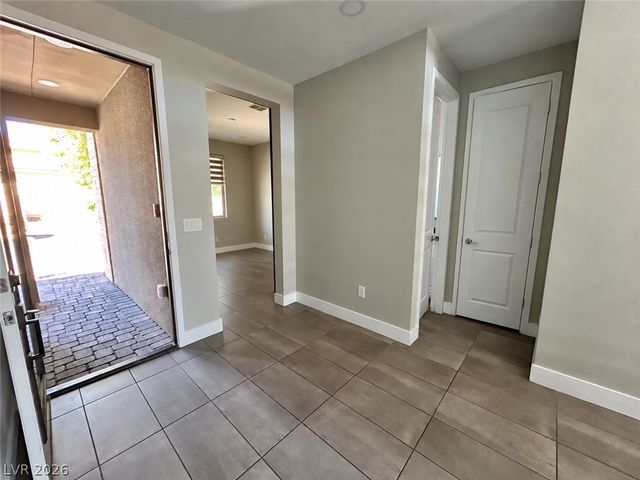6040 Andezano Drive, Las Vegas, NV 89135