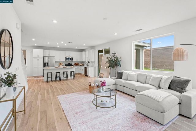 953 Arneis Ave, Manteca, CA 95337