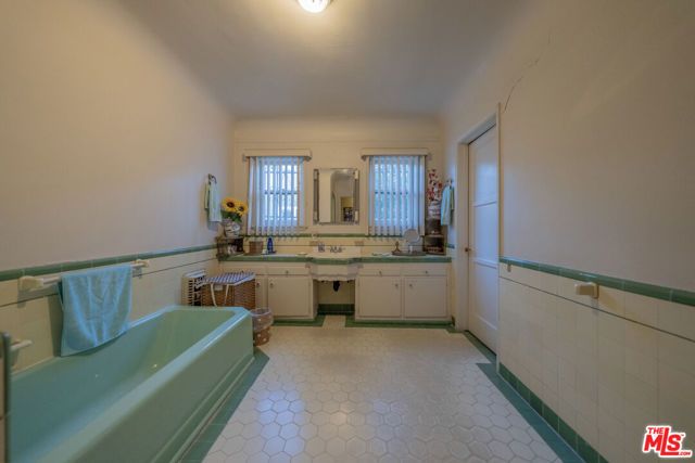 516 N Crescent Heights Boulevard, Los Angeles, CA 90048