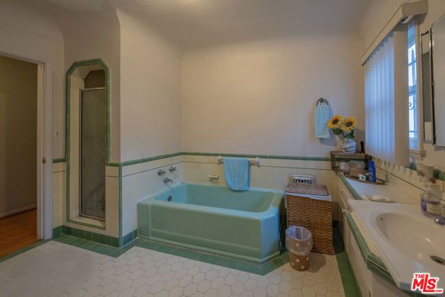 516 N Crescent Heights Boulevard, Los Angeles, CA 90048