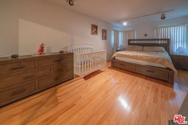 516 N Crescent Heights Boulevard, Los Angeles, CA 90048