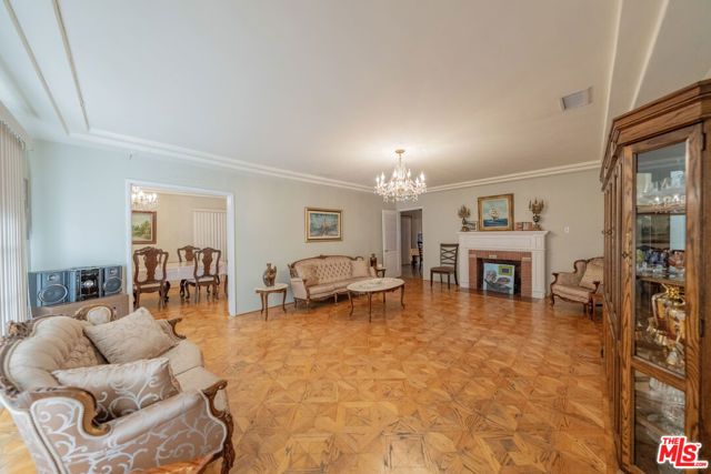516 N Crescent Heights Boulevard, Los Angeles, CA 90048